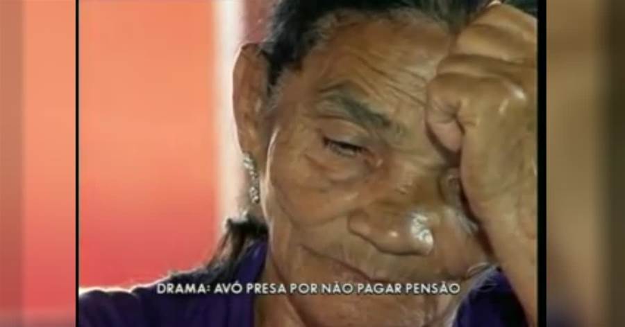 Idosa de 74 anos é presa em Goiás por não pagar pensão alimentícia a netos; Veja o Vídeo